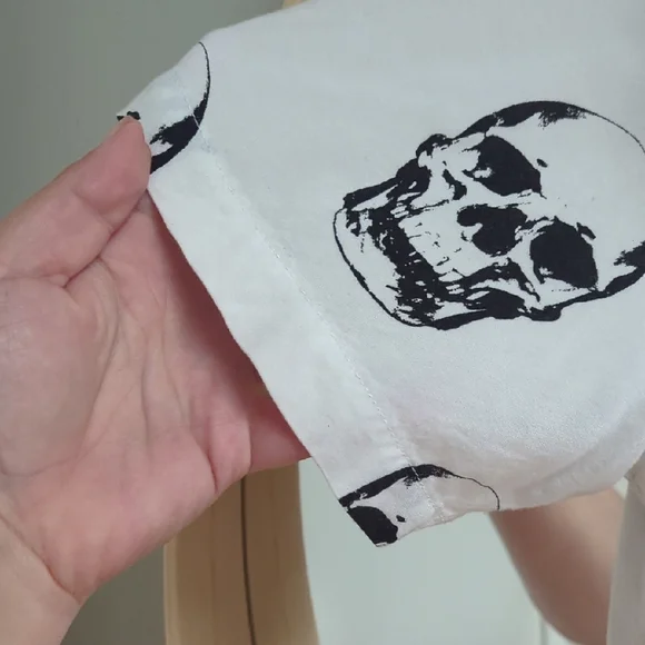 ❤️HOST PICK❤️Skull Pattern Shirt - Picture 4 of 7